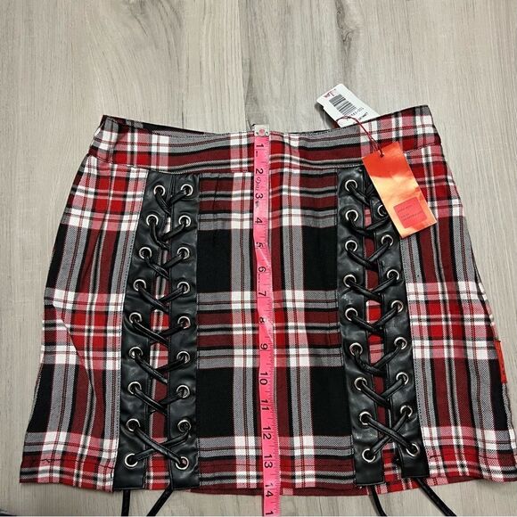 NWT vintage Tripp NYC red black plaid miniskirt with grommets and lacing sz XS - Picture 3 of 10